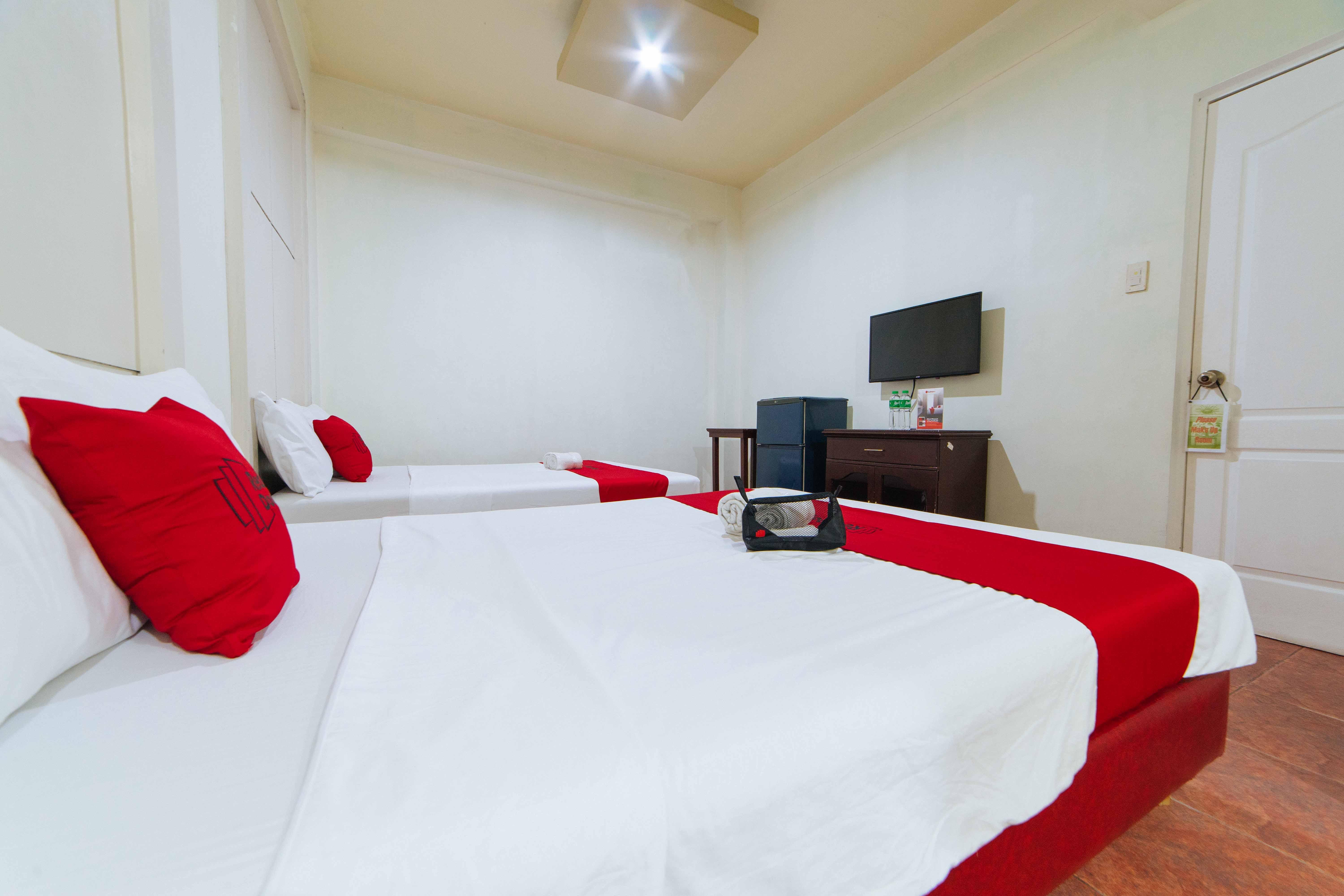 Reddoorz Near Walking Street Angeles City Exteriör bild