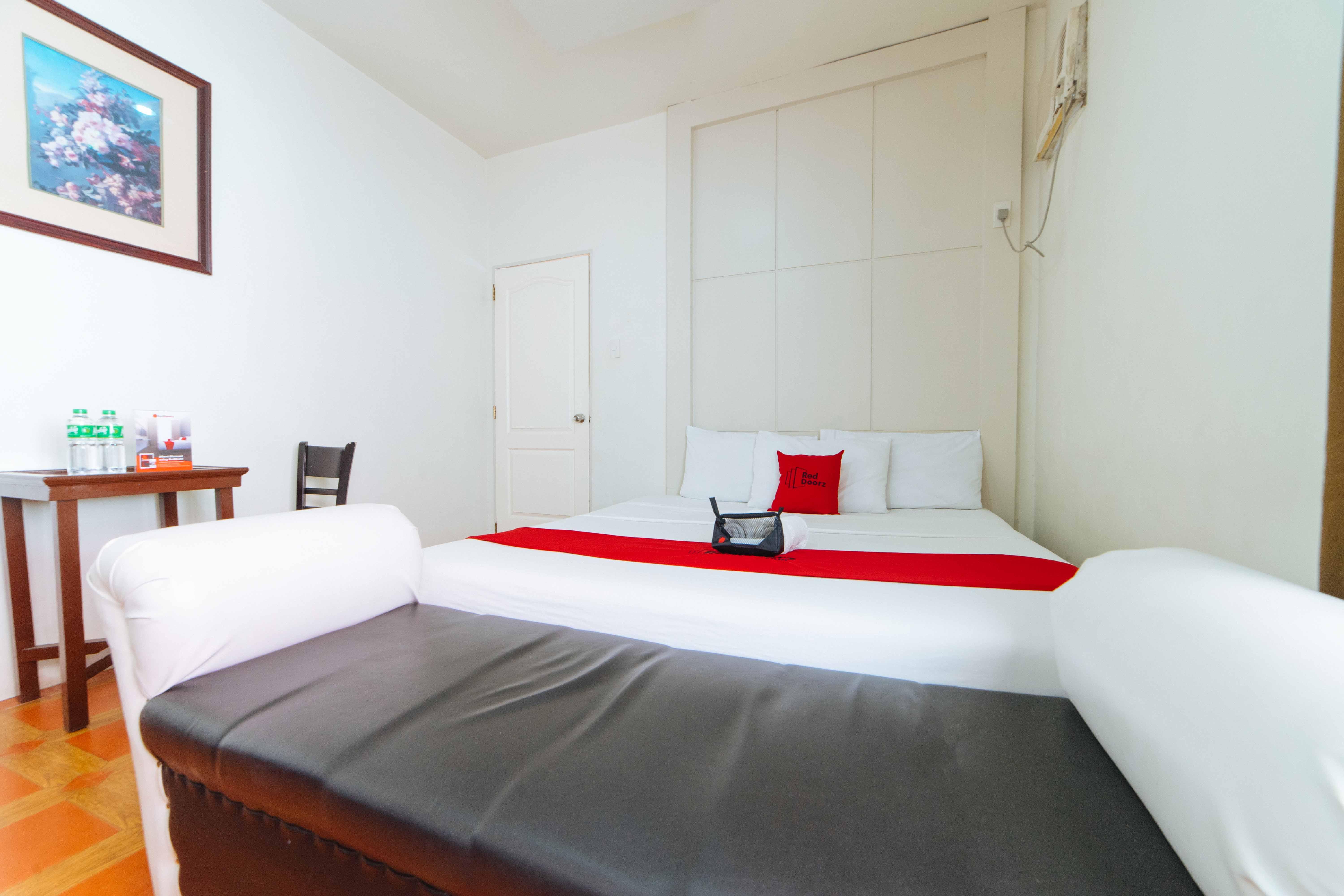 Reddoorz Near Walking Street Angeles City Exteriör bild