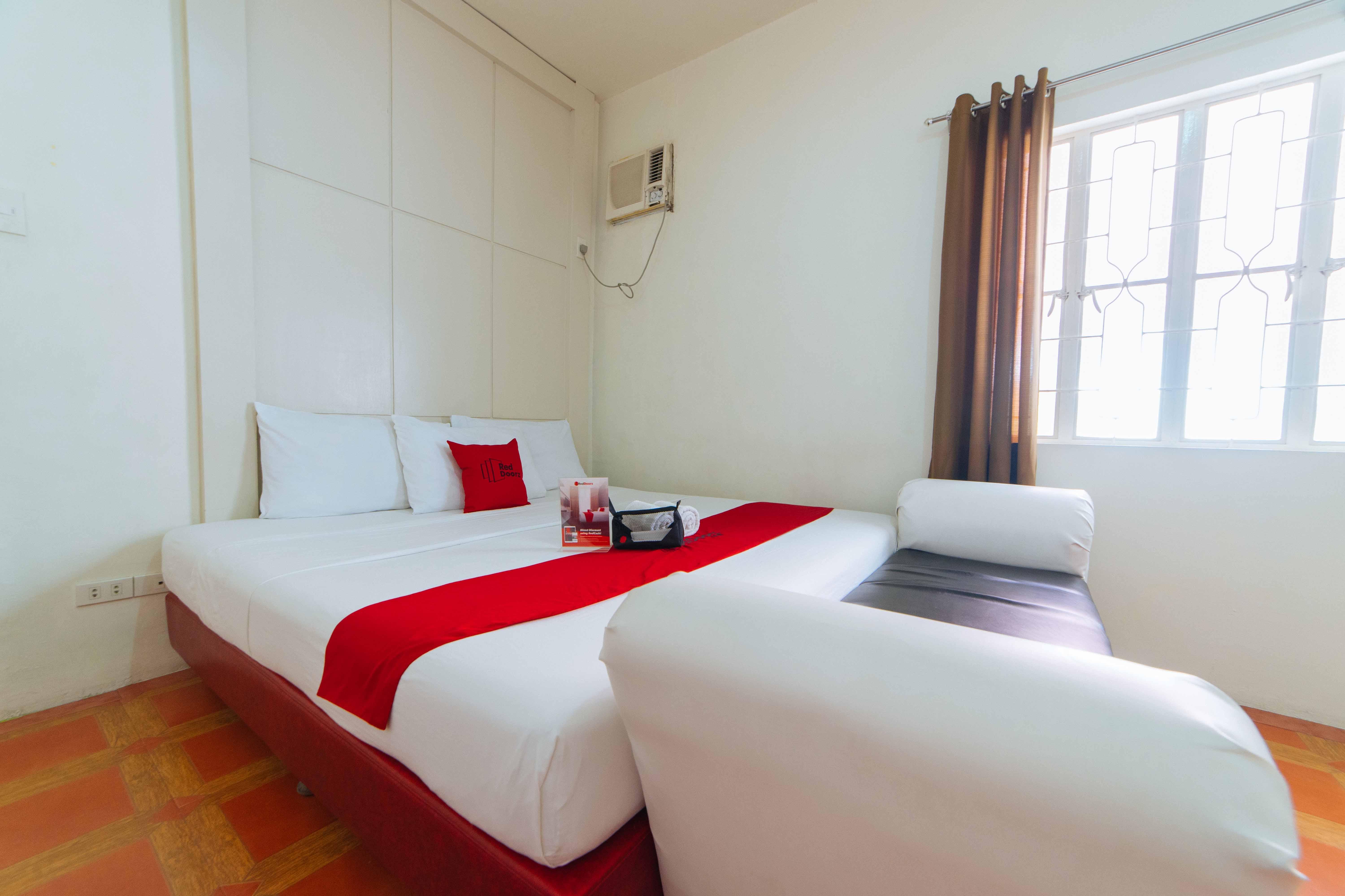 Reddoorz Near Walking Street Angeles City Exteriör bild