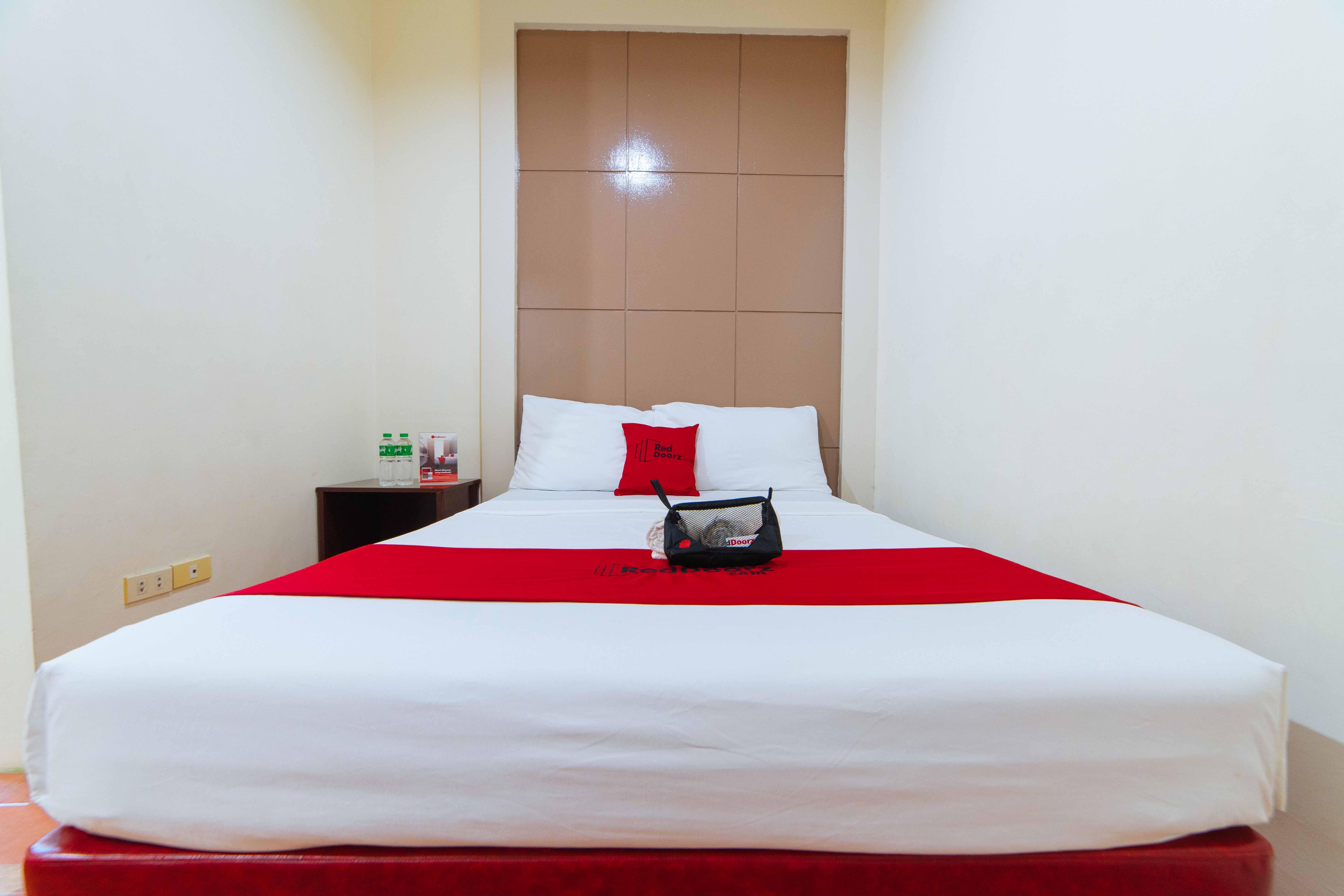 Reddoorz Near Walking Street Angeles City Exteriör bild