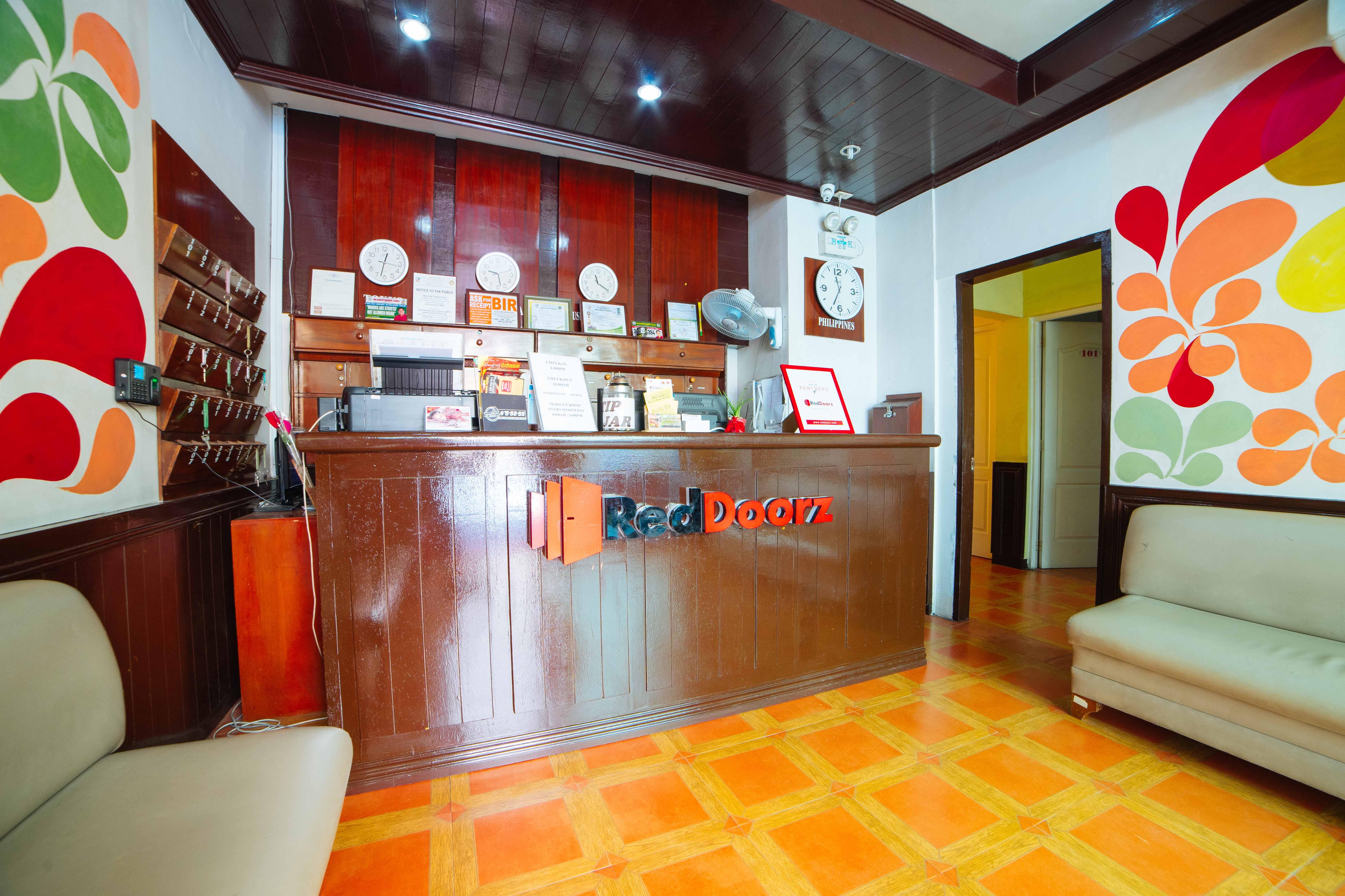 Reddoorz Near Walking Street Angeles City Exteriör bild