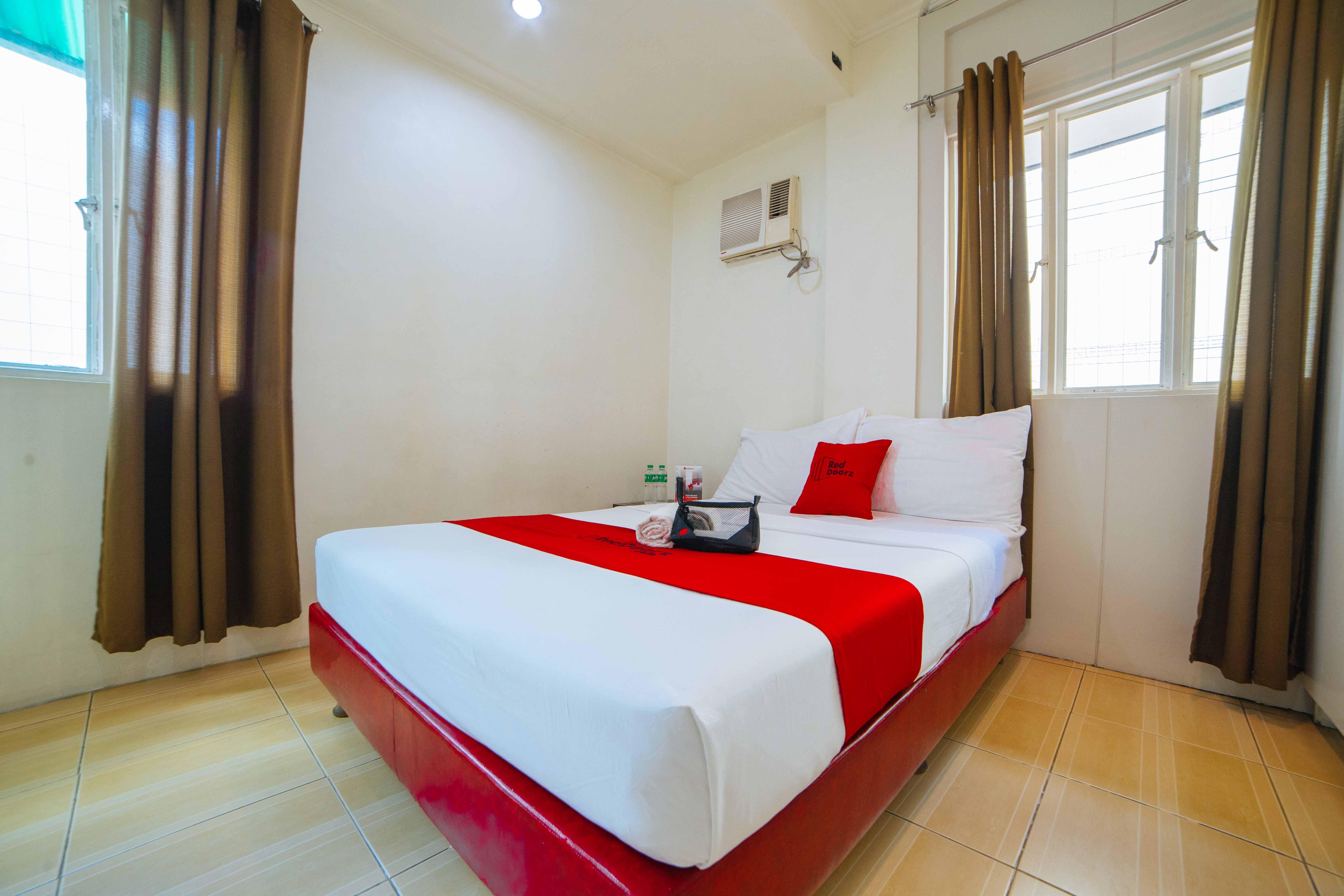 Reddoorz Near Walking Street Angeles City Exteriör bild
